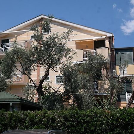 Kuca Radovic Hotel Petrovac Buitenkant foto