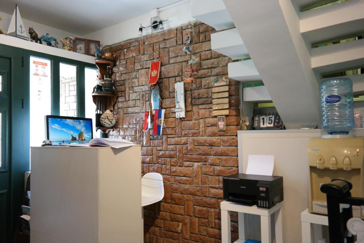 Kuca Radovic Hotel Petrovac Buitenkant foto